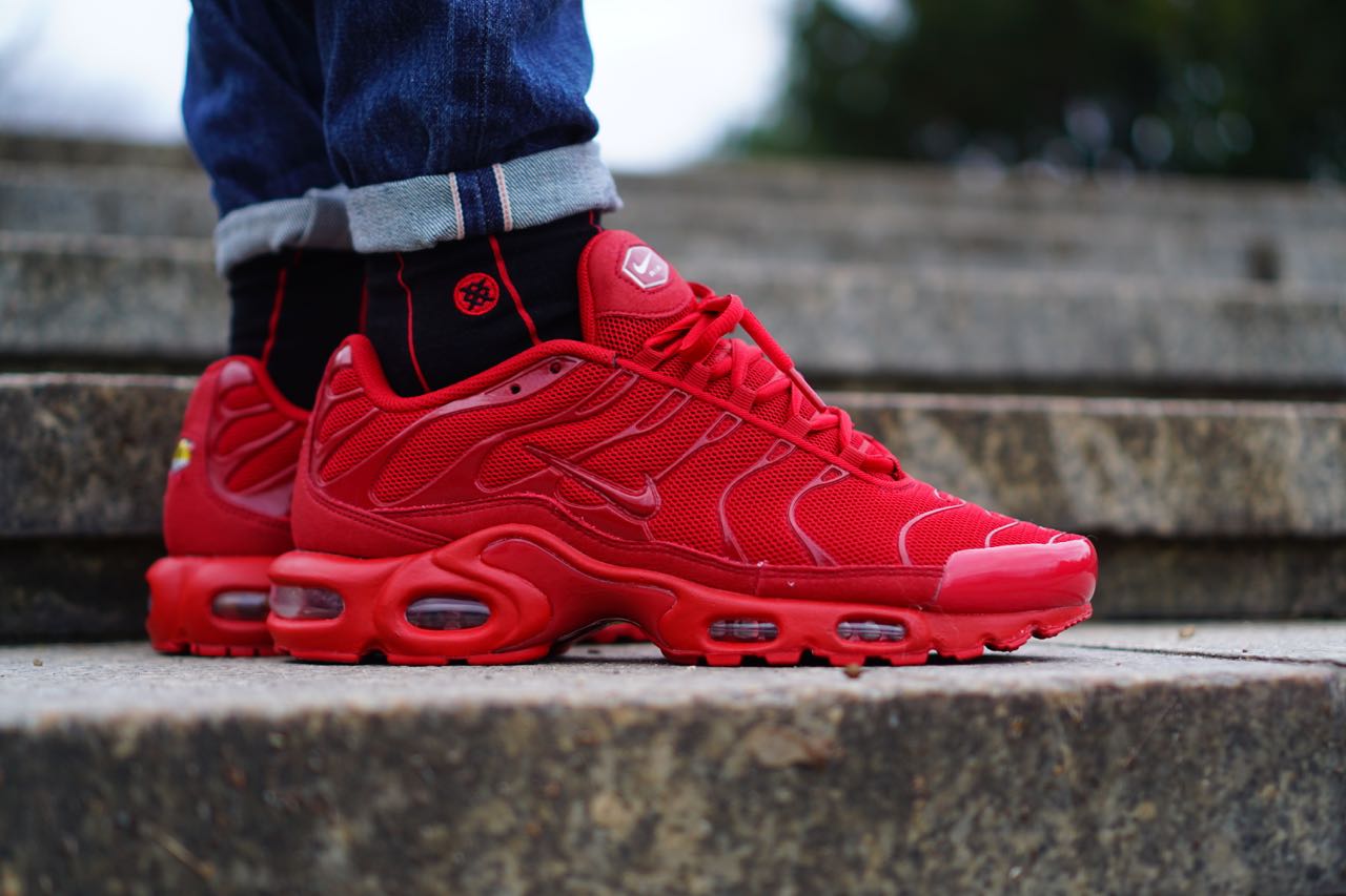 nike tuned 1 lava red 